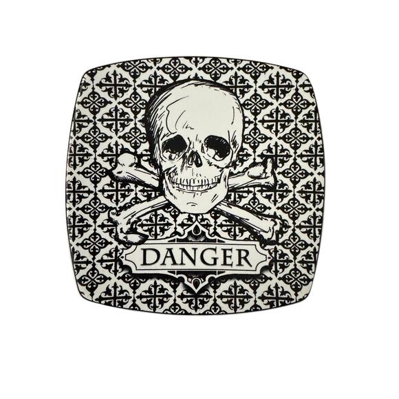 222 Fifth Skull Warning Dessert Plates Set of 4 Beware Danger RIP and Poison - Picture 4 of 7